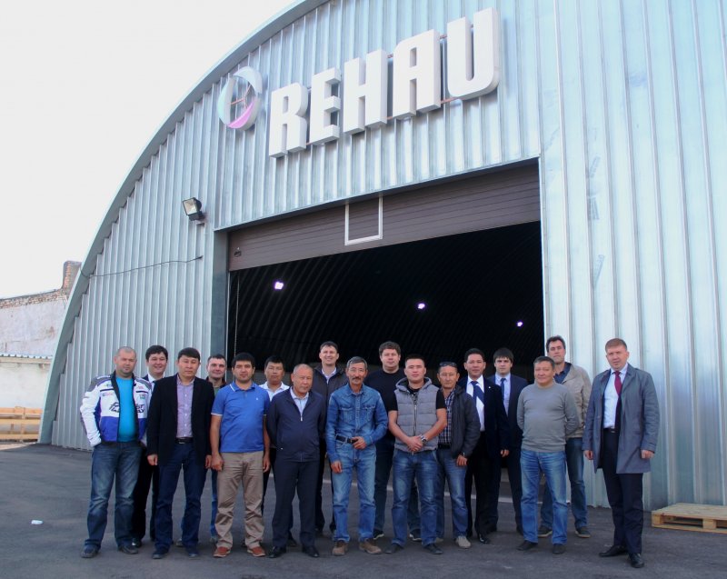 REHAU    :    